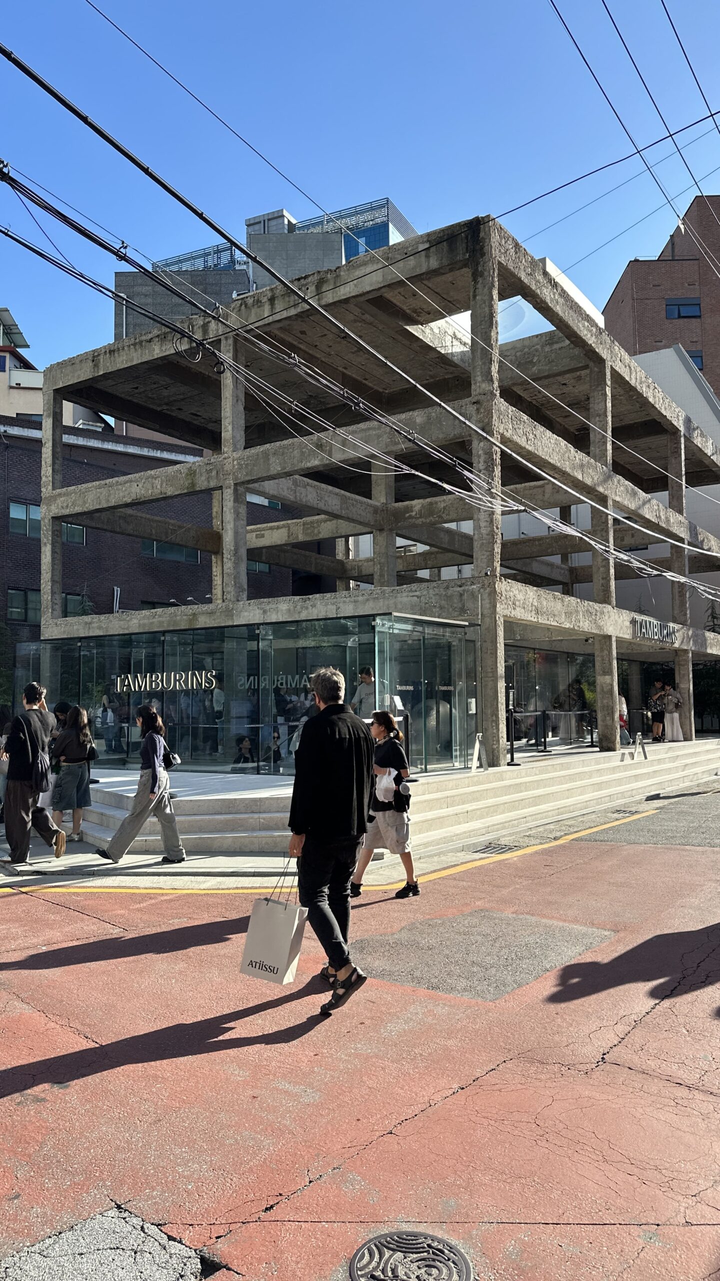 Contemporary retail facade in Seoul